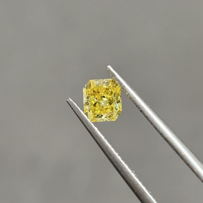 0.55ct VS2 ল্যাব তৈরি ক্যানারি হলুদ ডায়মন্ড রেডিয়েন্ট কাট OEM ODM